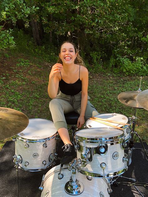 Who else loves K-Pop? Even if you don't, just enjoy Domino drumming to "Dynamite" by BTS. Which song should she cover next? Leave a comment down below :)Domi...